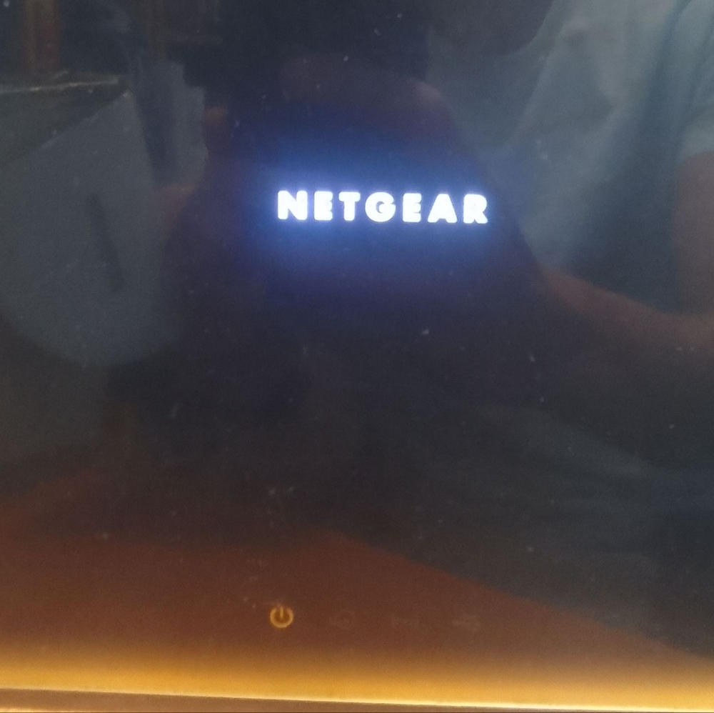 Netgear R6300 WiFi Router - Picture 7 of 9